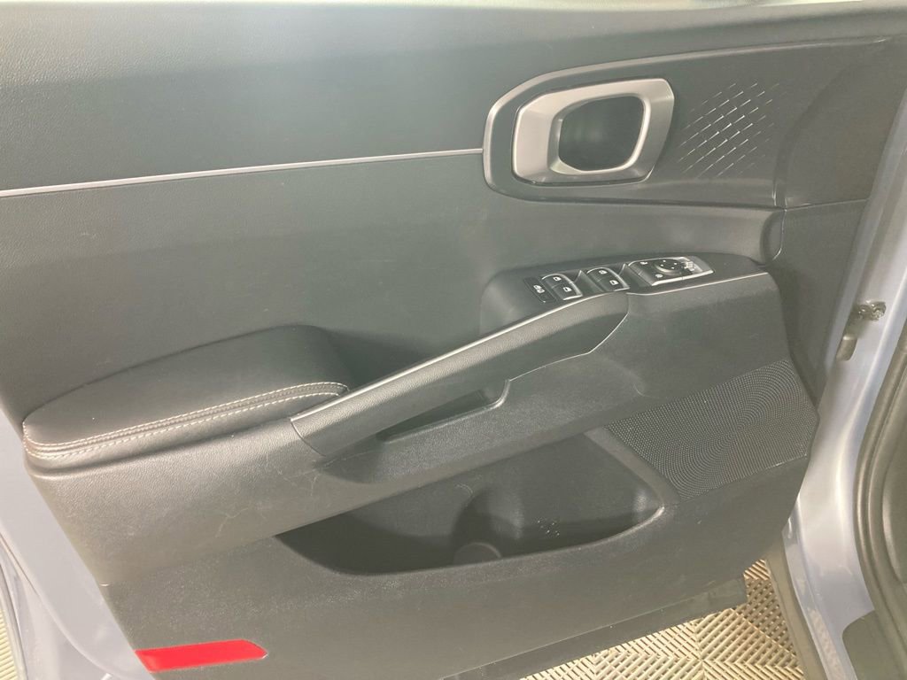 Certified 2023 Kia Sorento LX AWD/4WD image 11