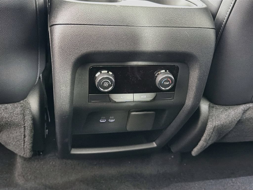 New 2027 Chevrolet Traverse LT w/ Sun and Wheel Package FWD image 26