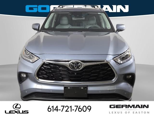 Used 2024 Toyota Highlander Platinum image 3