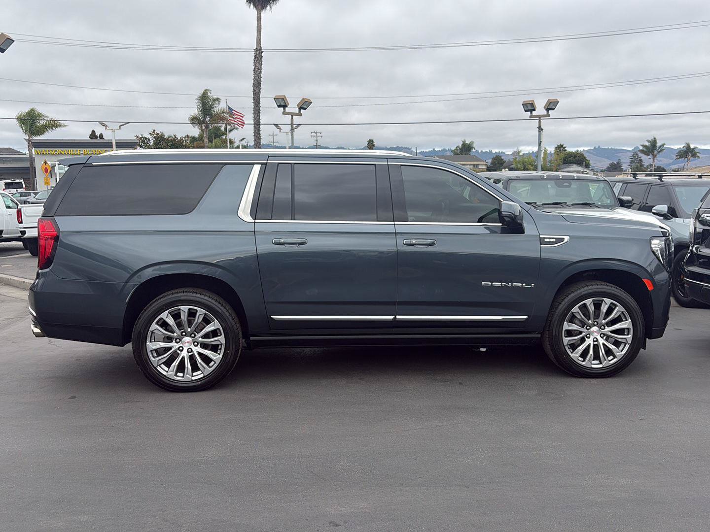 Used 2021 GMC Yukon XL Denali AWD/4WD image 3