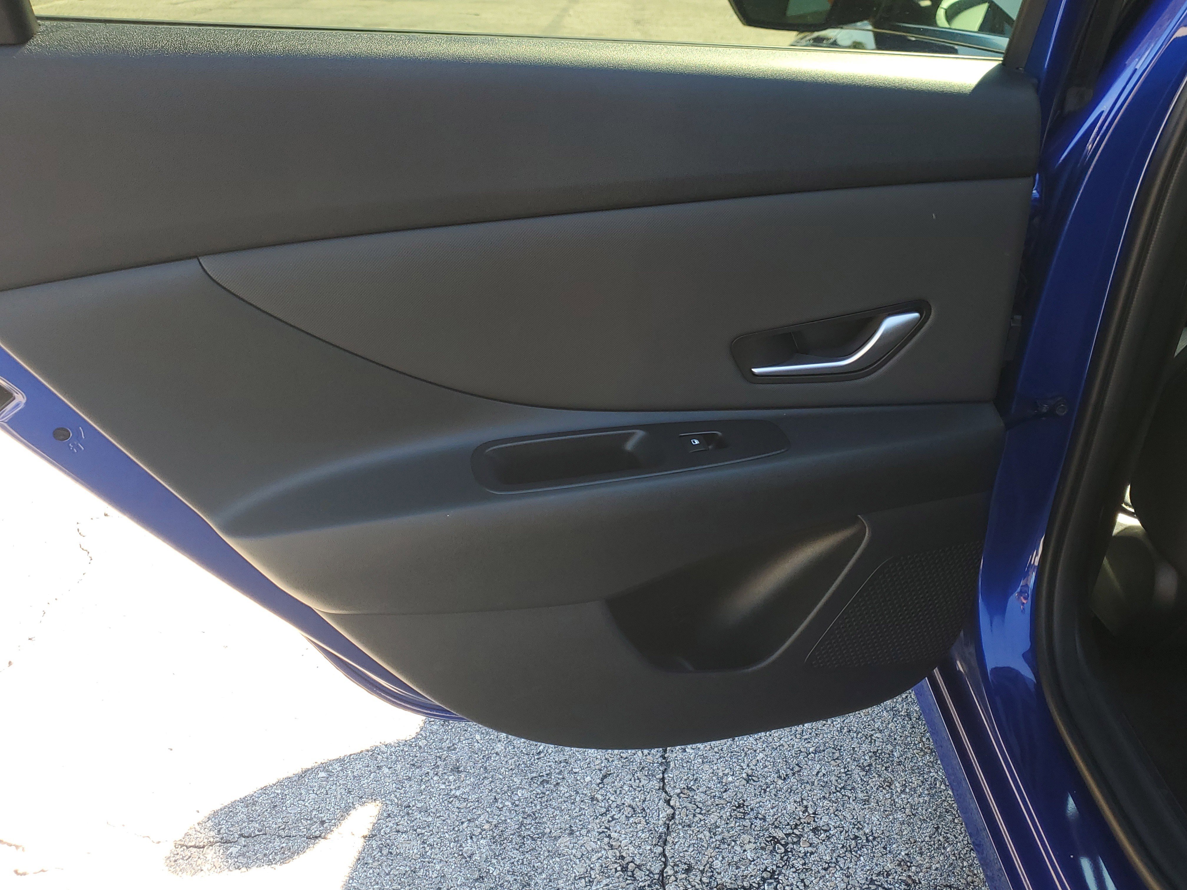 Used 2023 Hyundai Elantra Limited image 10