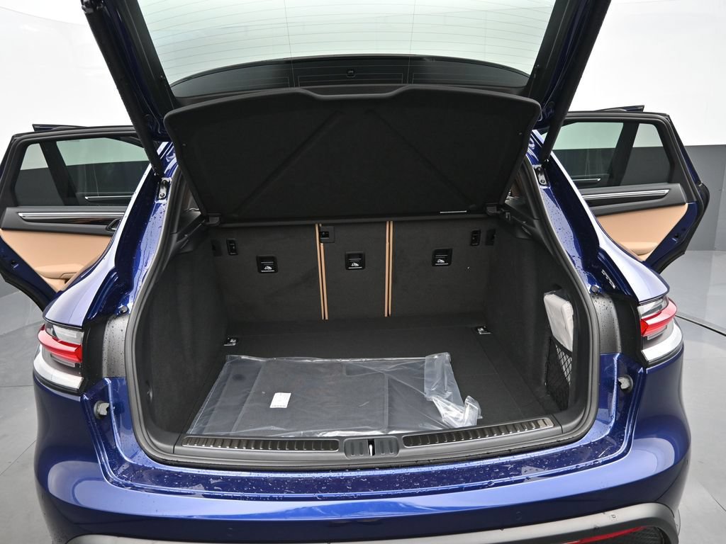 Certified 2026 Porsche Macan AWD/4WD image 25
