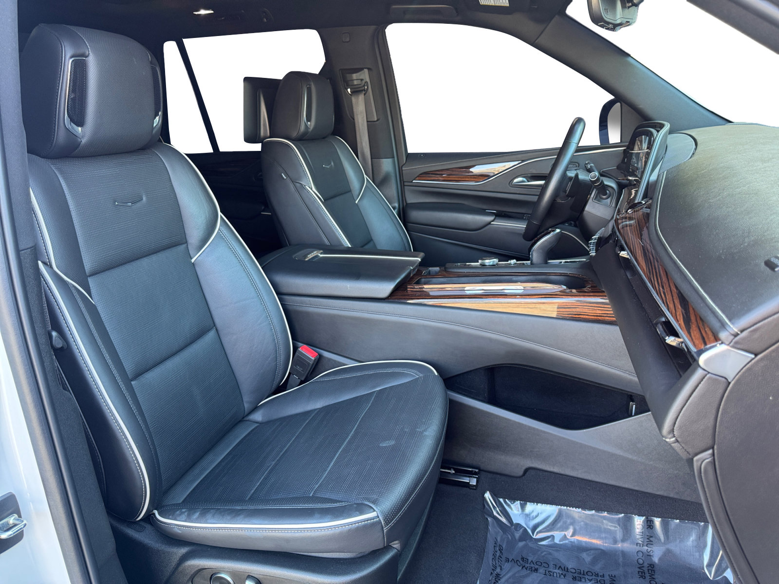 Used 2021 Cadillac Escalade Premium Luxury AWD/4WD image 15