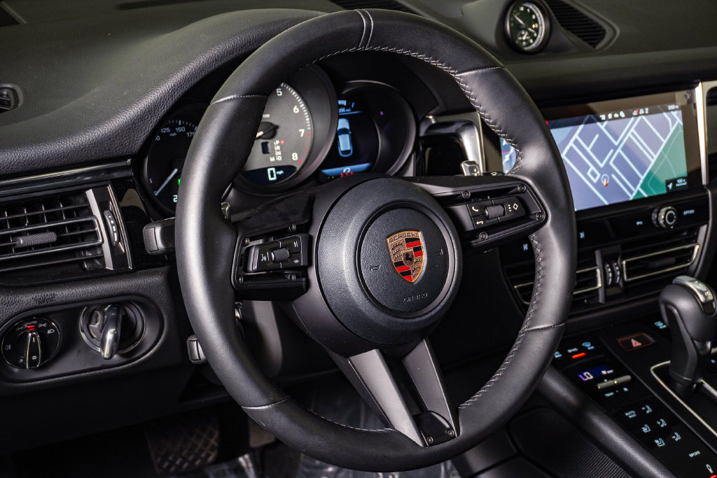 Certified 2026 Porsche Macan S AWD/4WD image 18