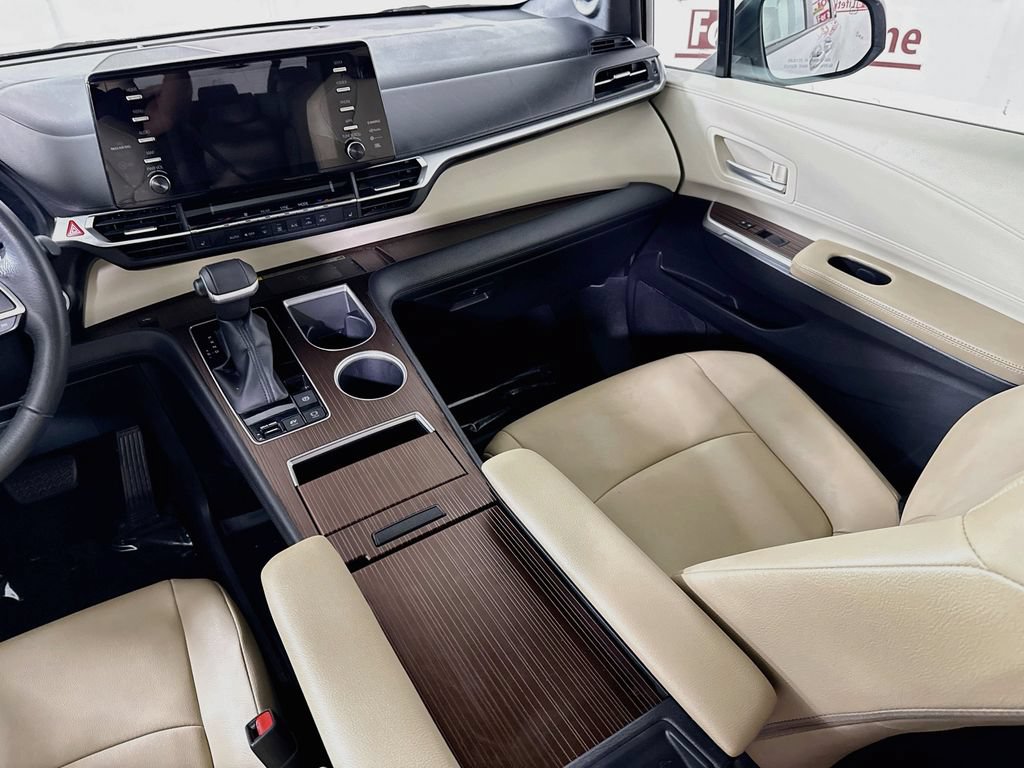 Certified 2022 Toyota Sienna XLE w/ XLE Plus Package FWD image 28