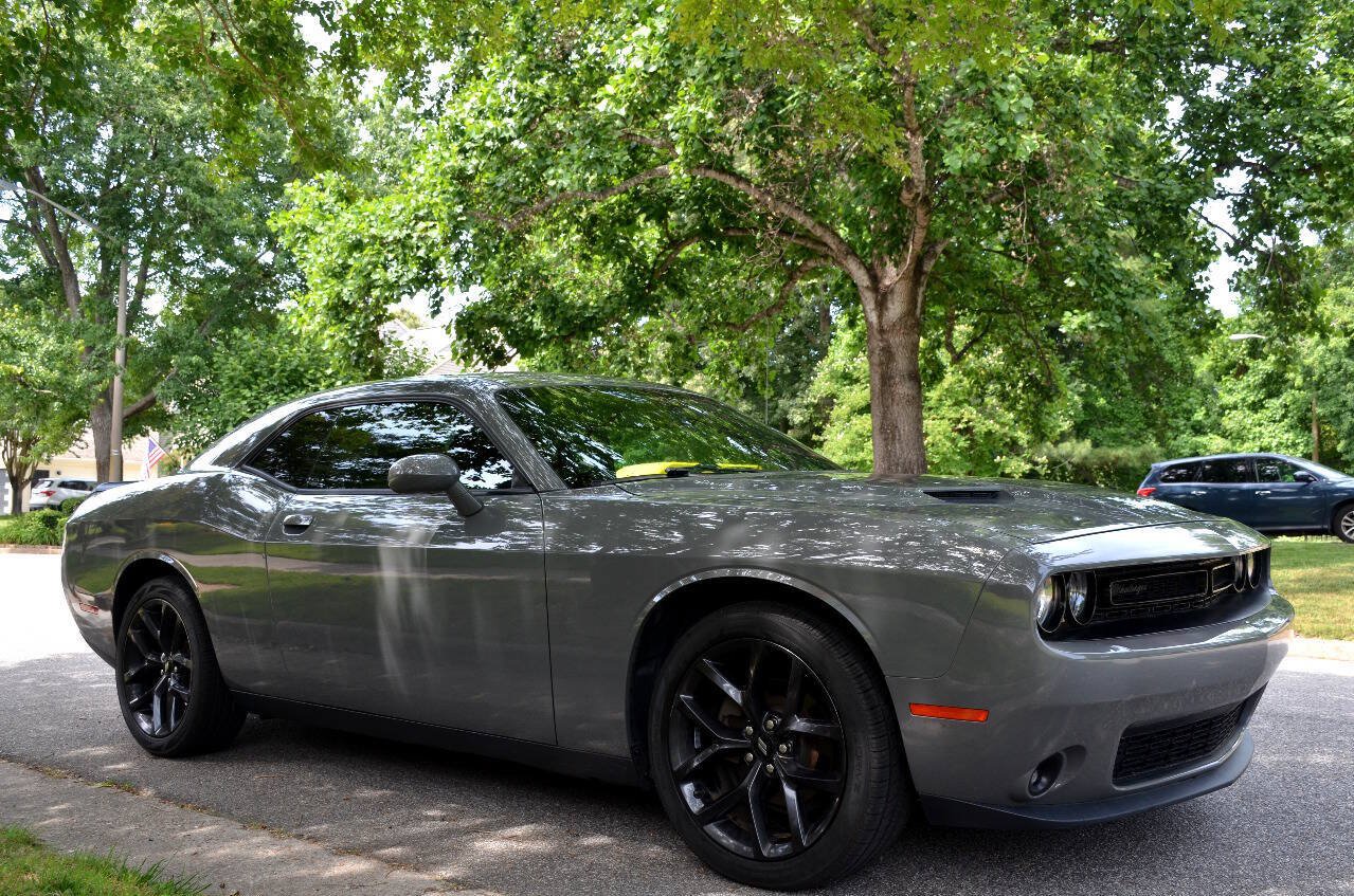 Used 2019 Dodge Challenger SXT w/ Blacktop Package RWD image 5