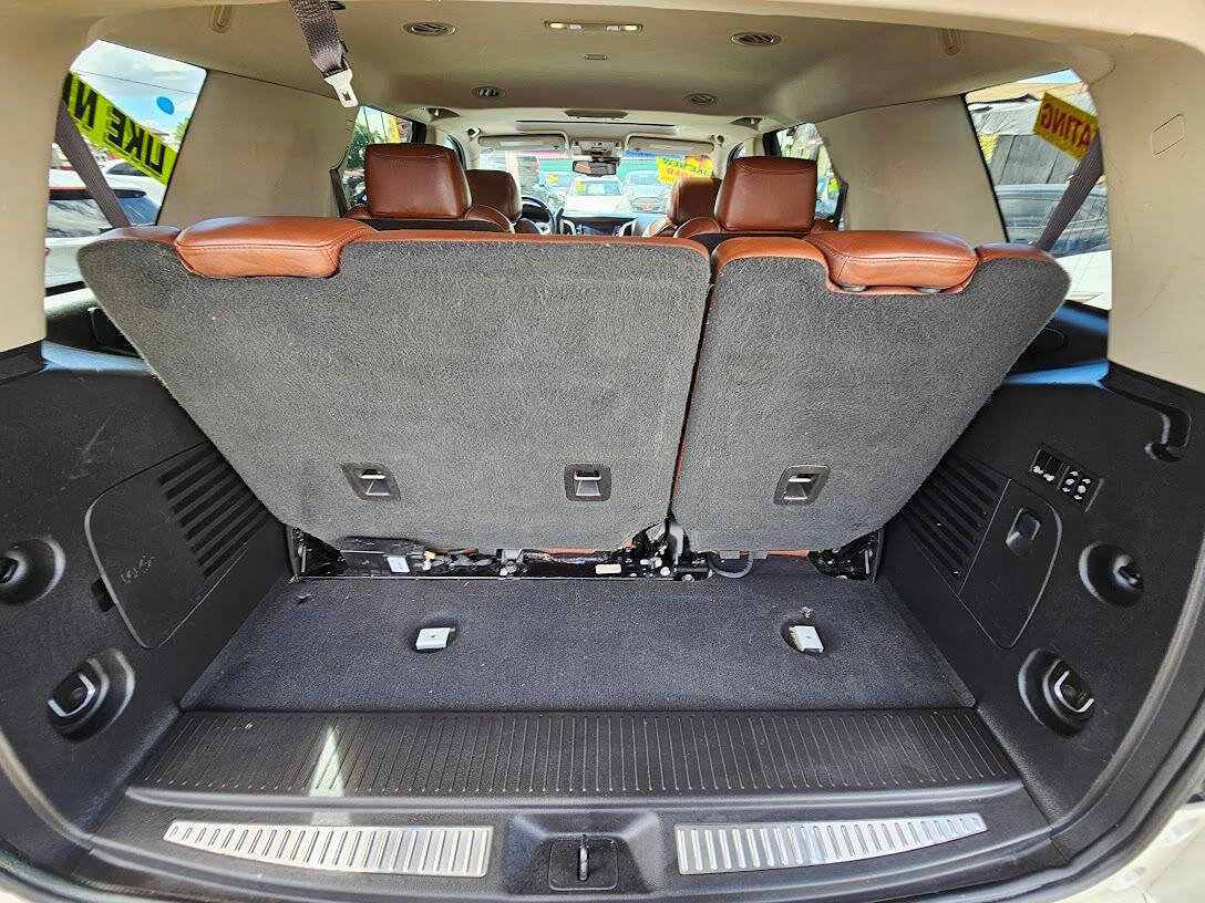 Used 2015 Cadillac Escalade Luxury image 38