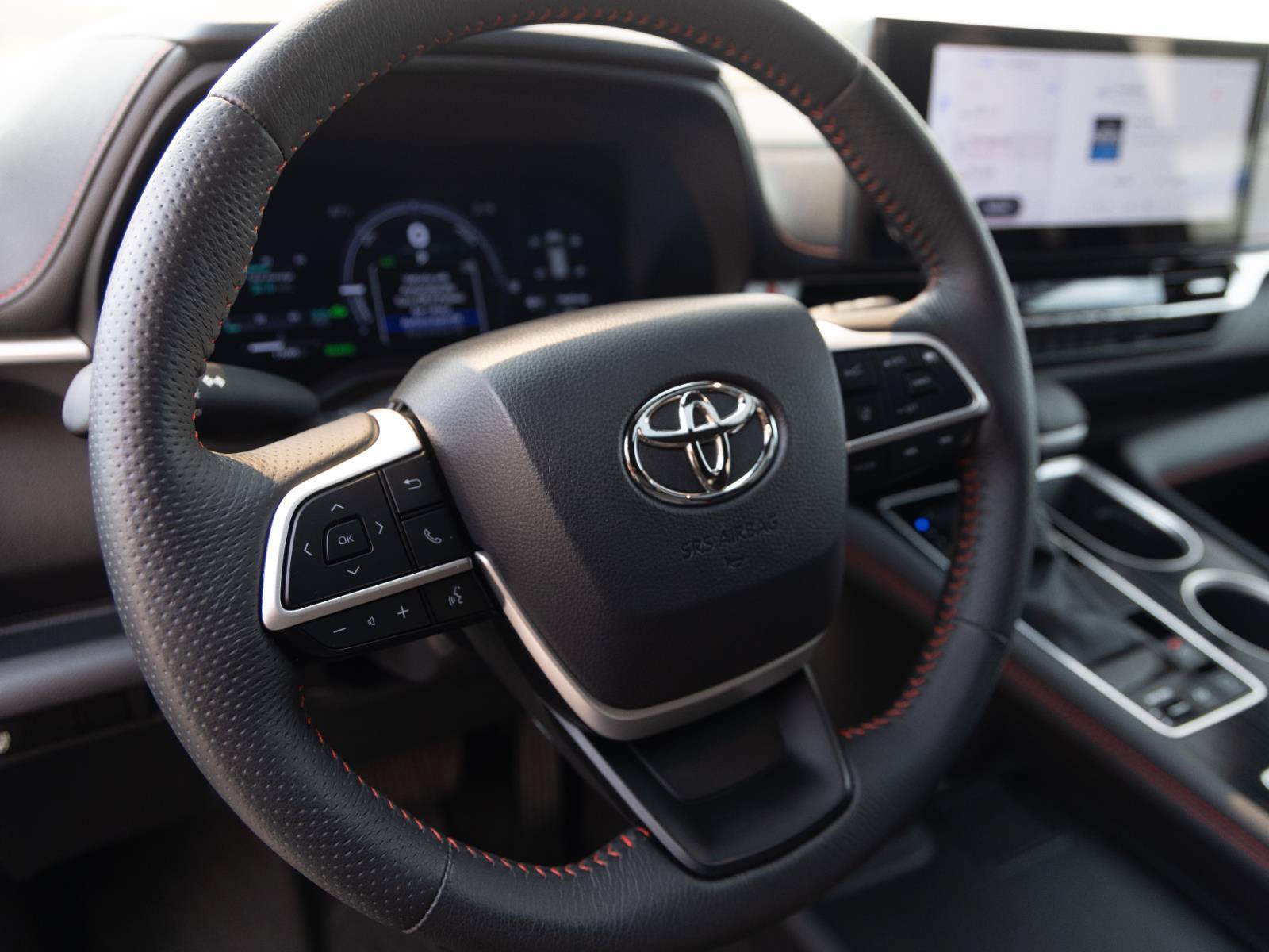 Used 2025 Toyota Sienna XSE AWD/4WD image 14