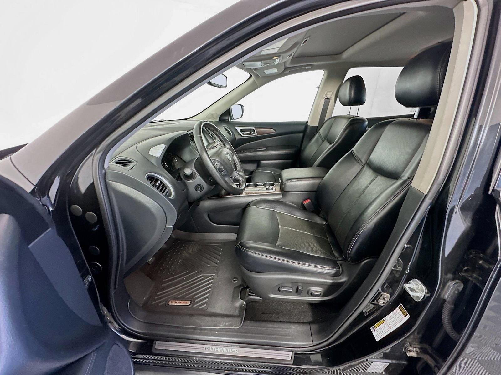 Used 2020 Nissan Pathfinder Platinum AWD/4WD image 21