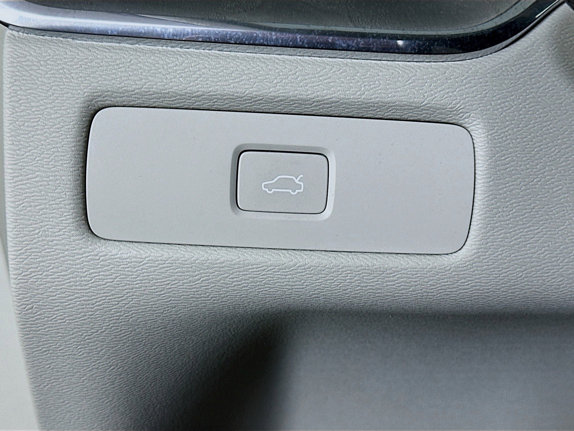 Used 2023 Volvo XC60 B5 Plus w/ Climate Package image 17