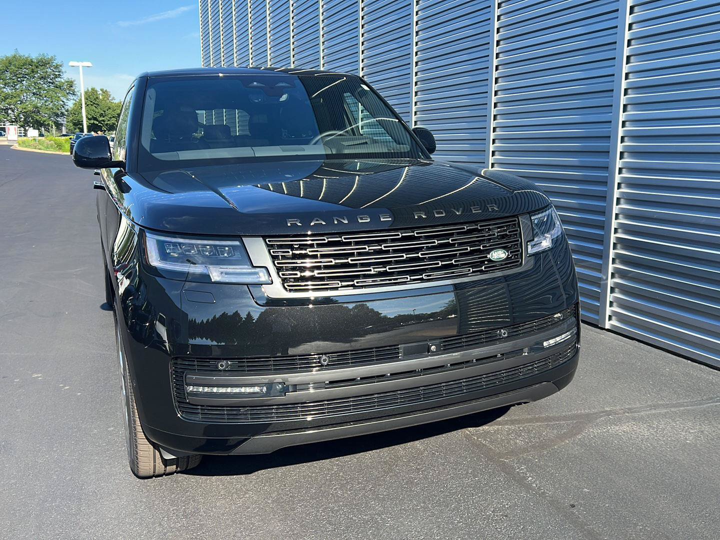 New 2026 Land Rover Range Rover Long Wheelbase SE AWD/4WD image 8