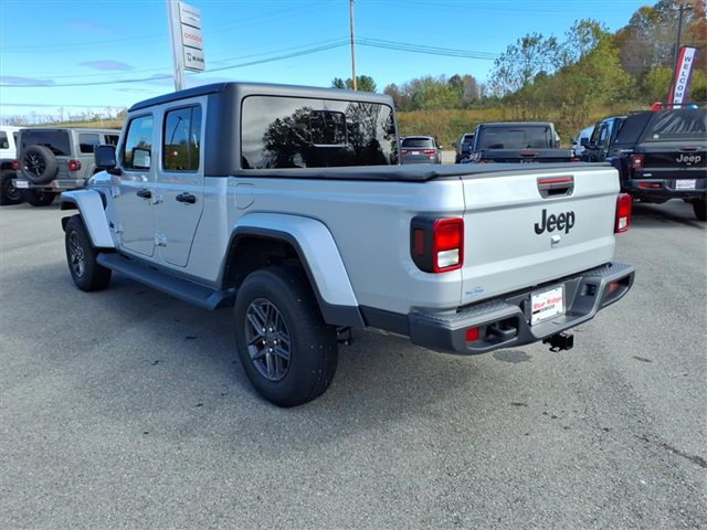 Used 2024 Jeep Gladiator Sport image 6