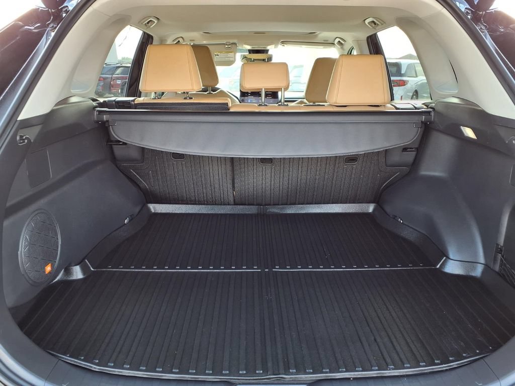 Used 2025 Toyota RAV4 Limited FWD image 10