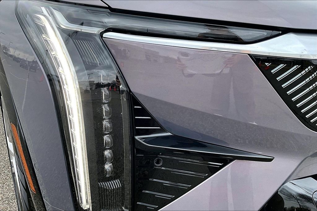 Used 2025 Cadillac Optiq Luxury 1 image 31