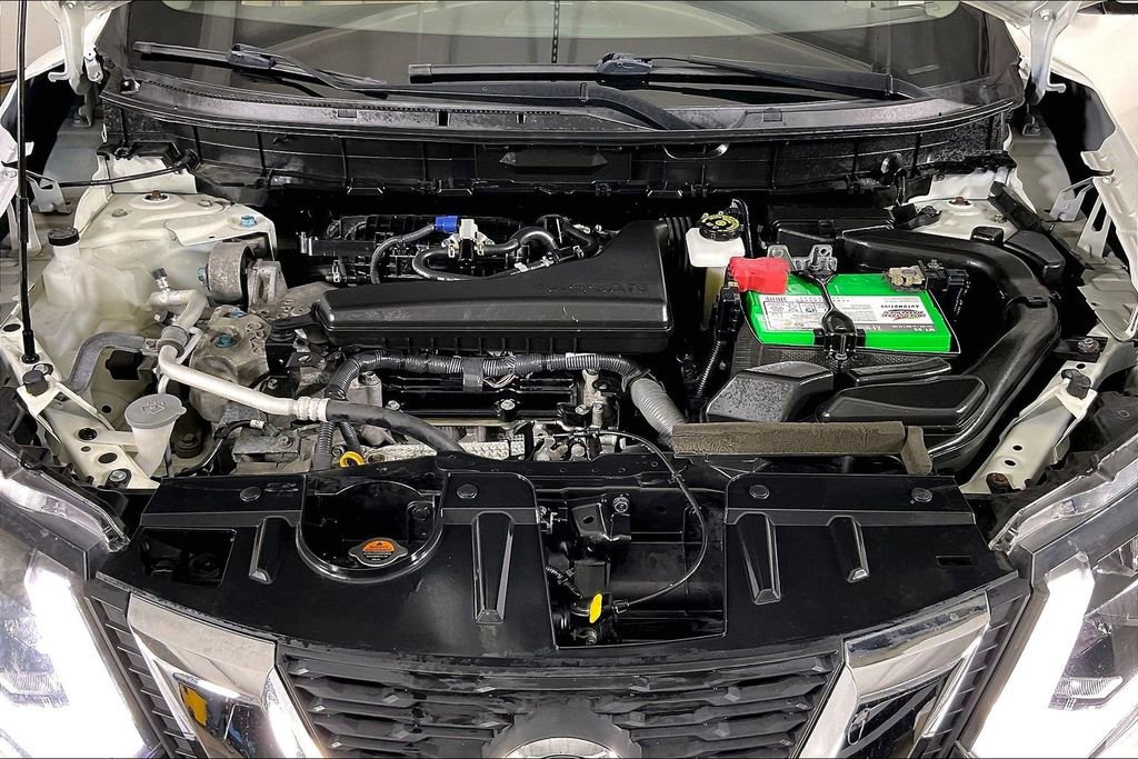 Used 2017 Nissan Rogue SV AWD/4WD image 13