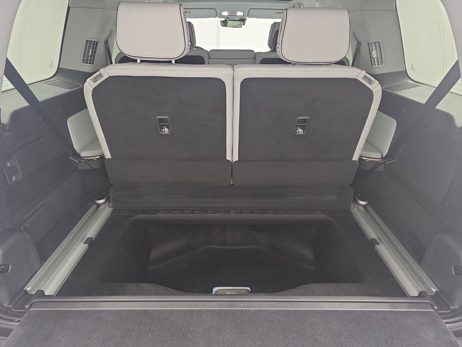 Used 2023 Rivian R1S Adventure AWD/4WD image 26