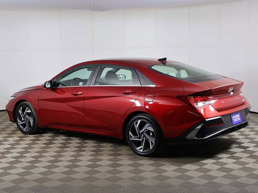 Certified 2025 Hyundai Elantra Limited image 11