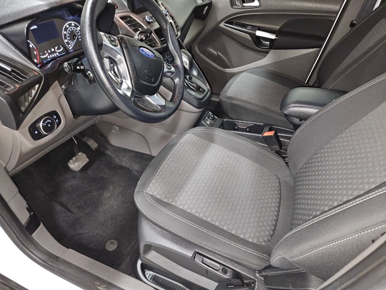 Used 2022 Ford Transit Connect XLT image 17