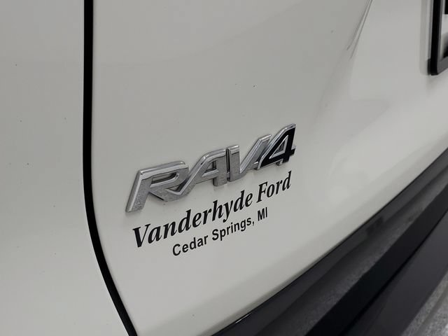 Used 2022 Toyota RAV4 XSE AWD/4WD image 6