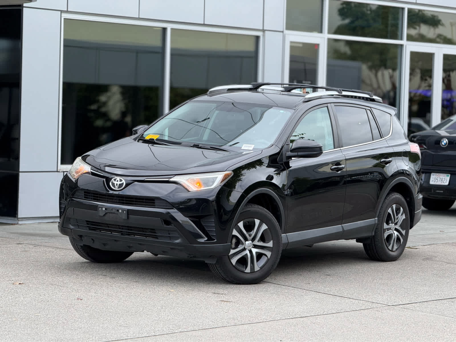 Used 2016 Toyota RAV4 LE FWD image 2
