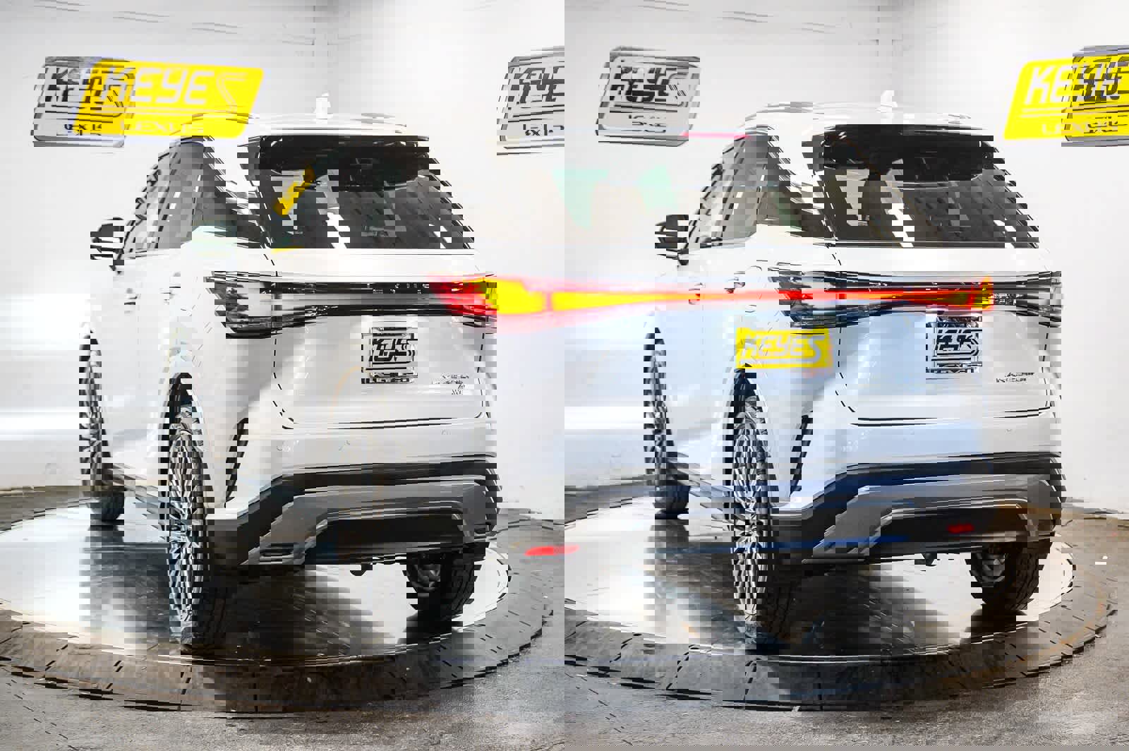 Used 2025 Lexus RX 450h Luxury w/ Convenience Package image 2