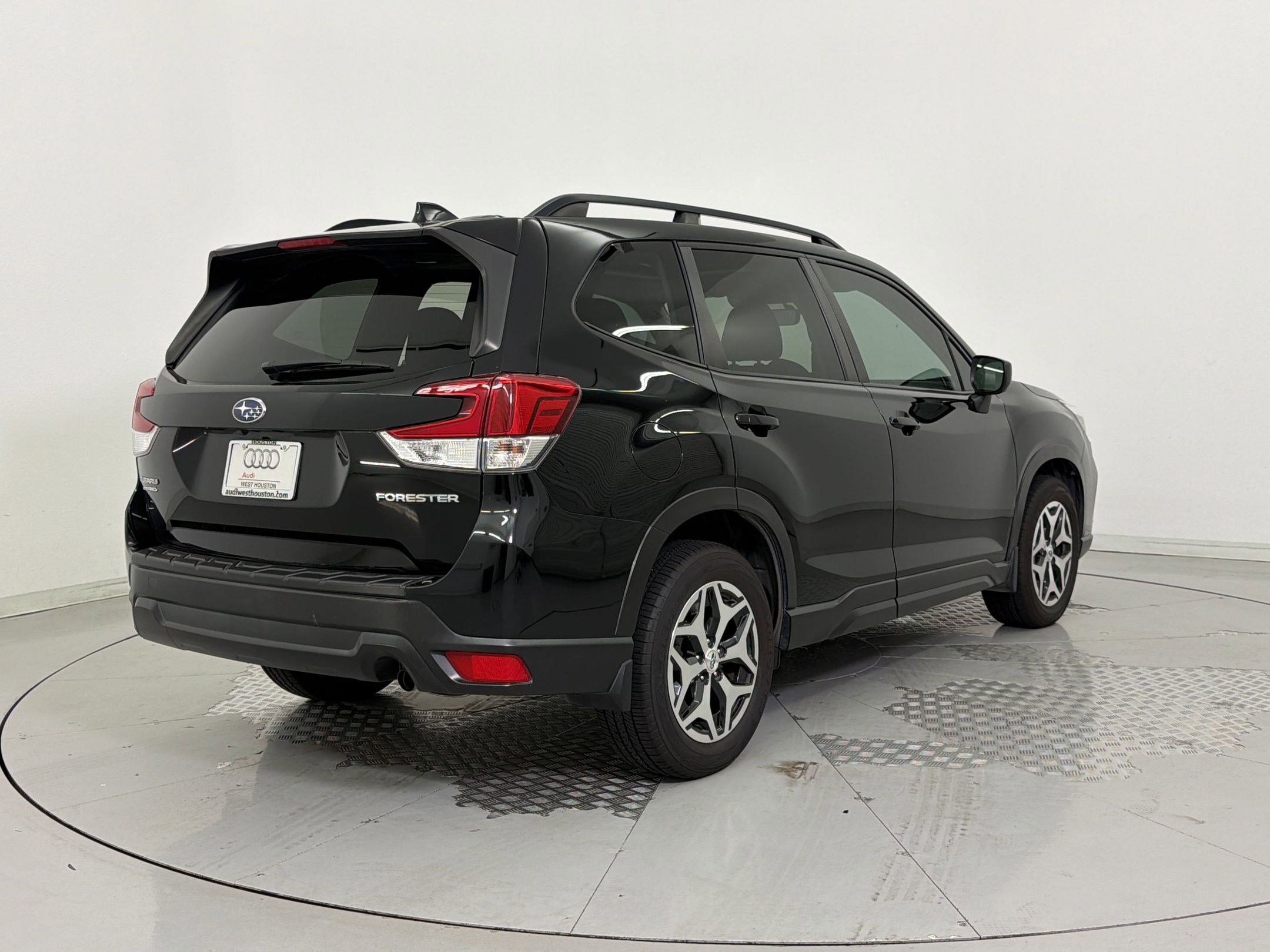 Used 2019 Subaru Forester Premium AWD/4WD image 9