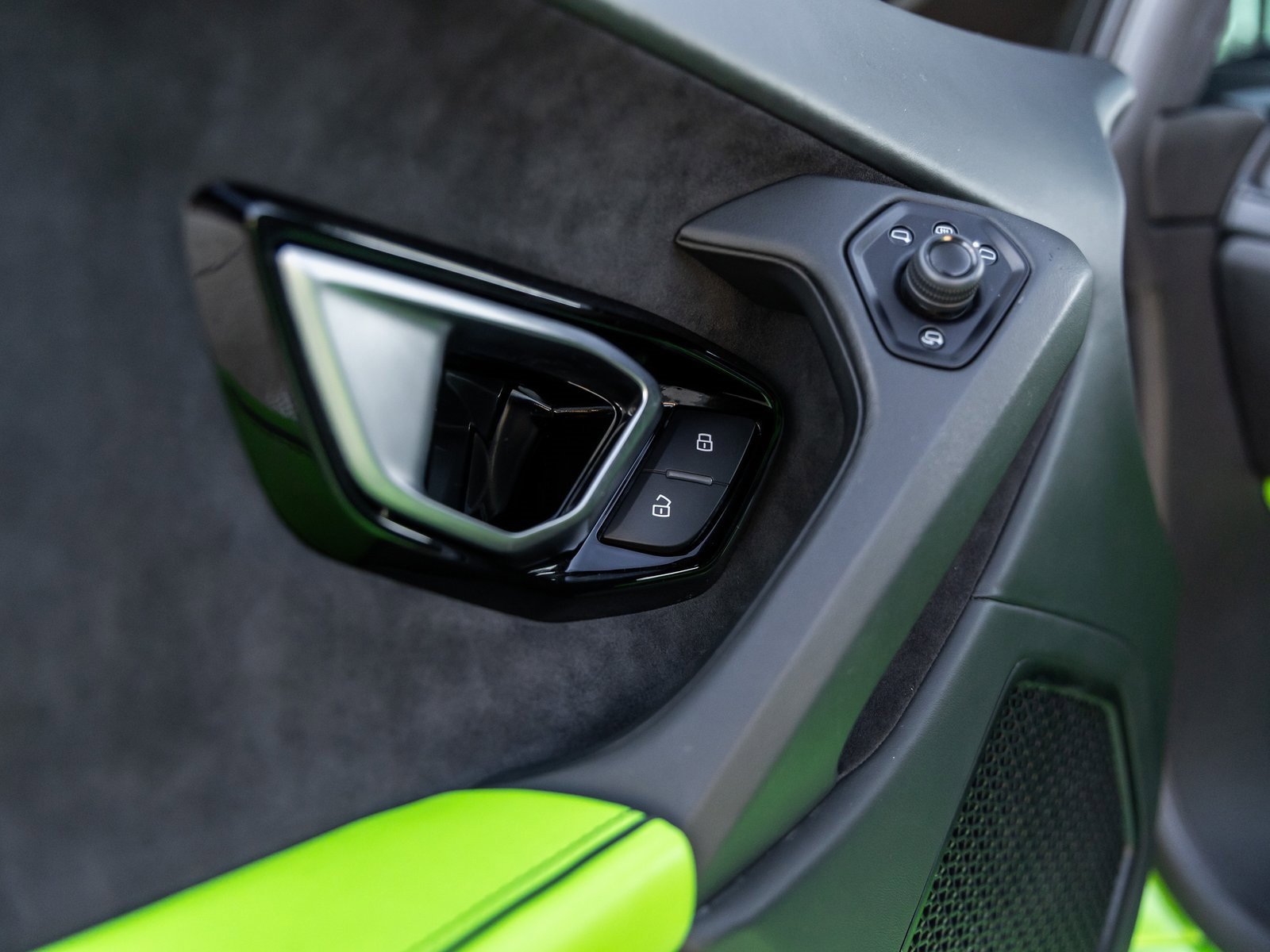 Used 2022 Lamborghini Huracan EVO image 22