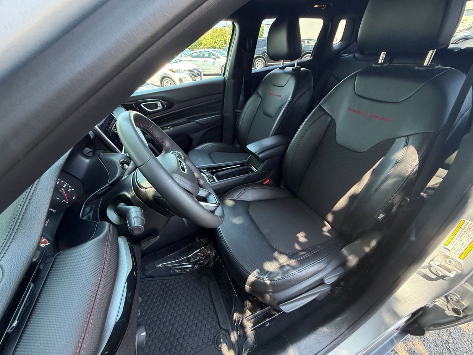 Used 2025 Jeep Compass Trailhawk AWD/4WD image 25