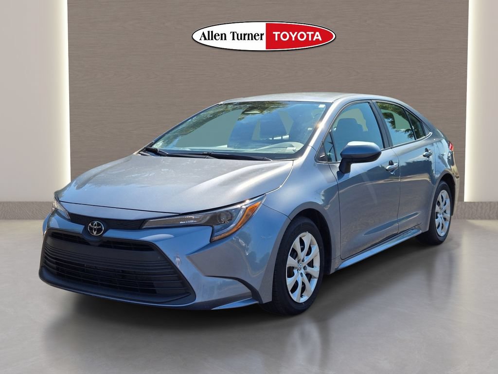 Used 2025 Toyota Corolla LE FWD image 3