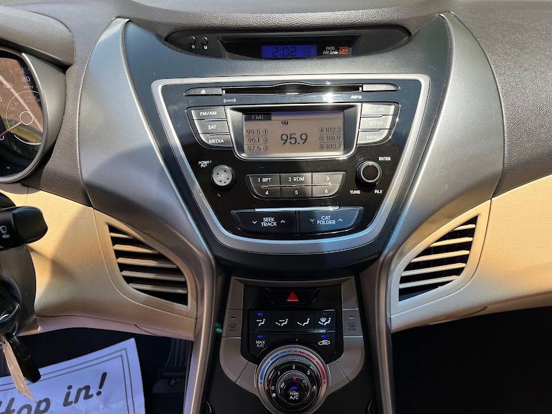 Used 2013 Hyundai Elantra GLS FWD image 17