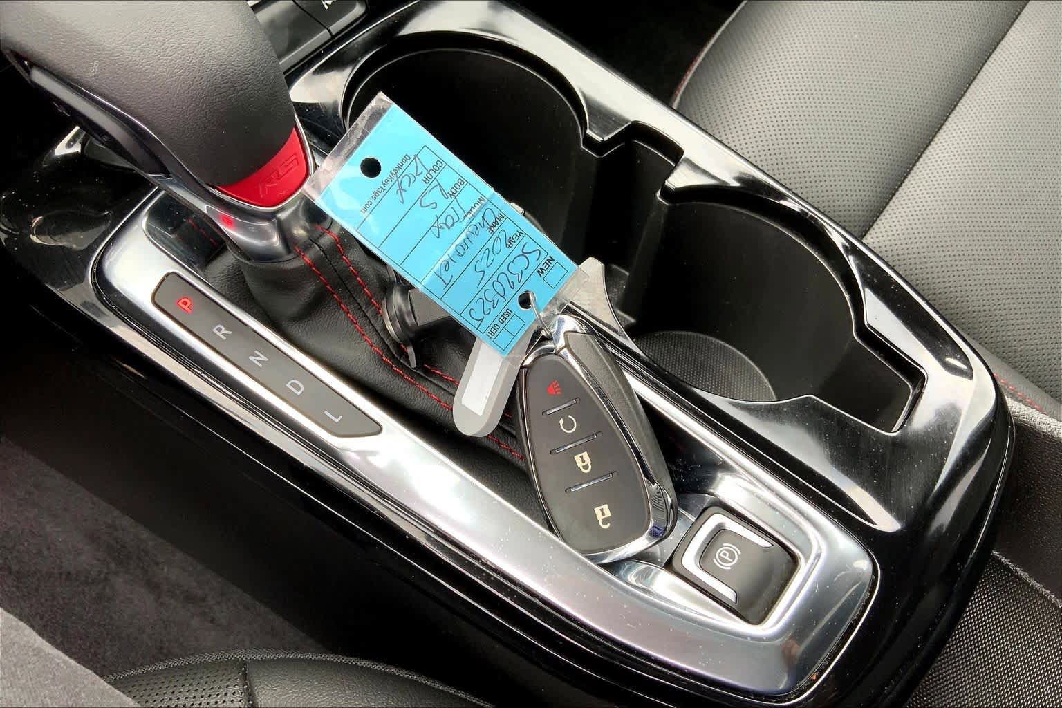 Used 2025 Chevrolet Trax RS FWD image 15