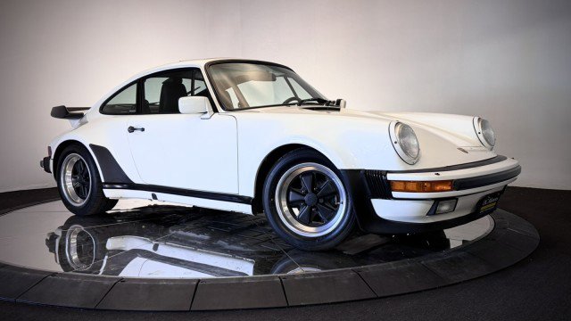 Used 1989 Porsche 911 Carrera RWD image 15
