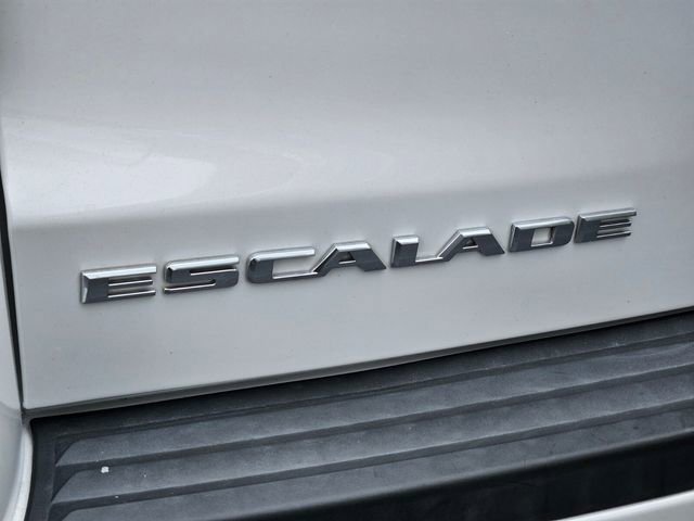 Used 2018 Cadillac Escalade Premium Luxury RWD image 16