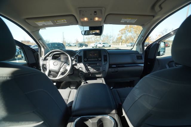 Used 2024 Nissan Titan SV w/ SV Convenience Package image 23