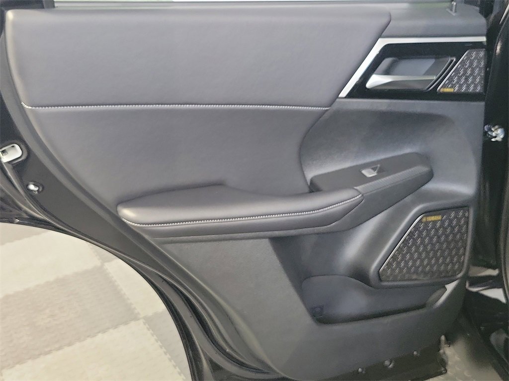 New 2025 Mitsubishi Outlander SE image 12