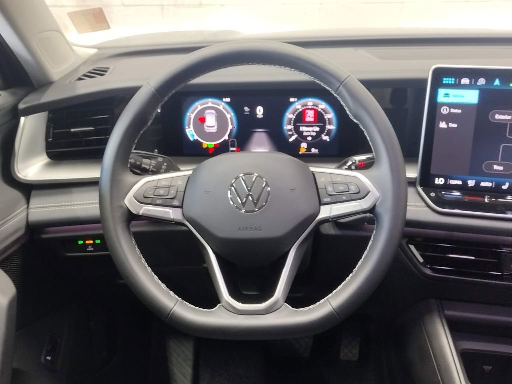 New 2025 Volkswagen Tiguan SE image 32