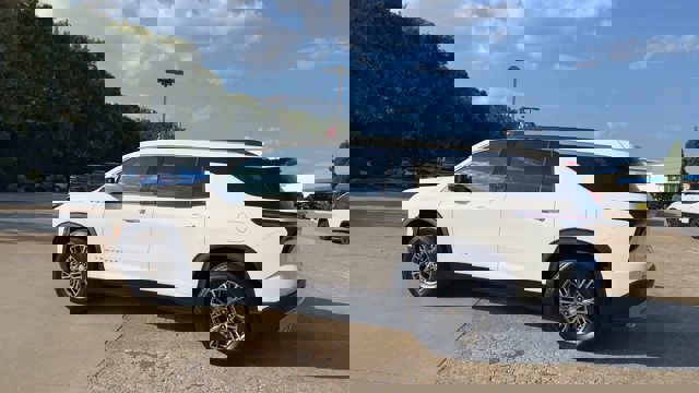 New 2025 Chevrolet Traverse LT w/ LPO, Floor Liner Package image 6