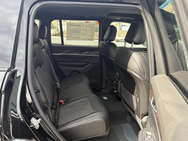 New 2026 Jeep Grand Cherokee Altitude AWD/4WD image 30