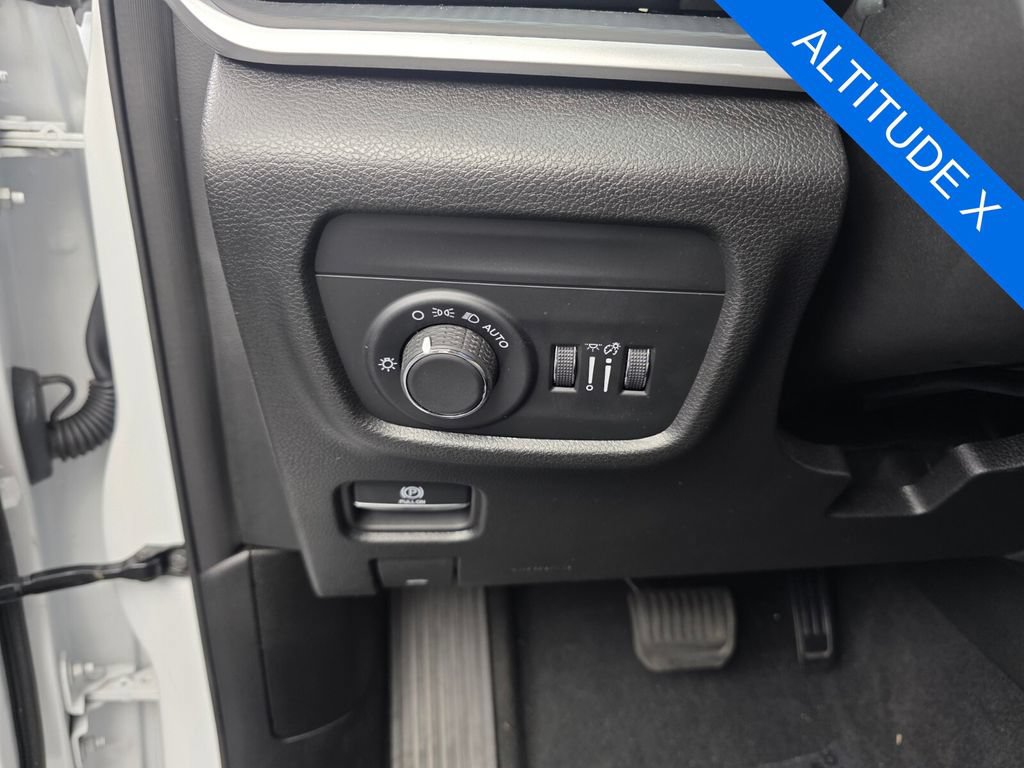 Used 2023 Jeep Grand Cherokee Altitude AWD/4WD image 24