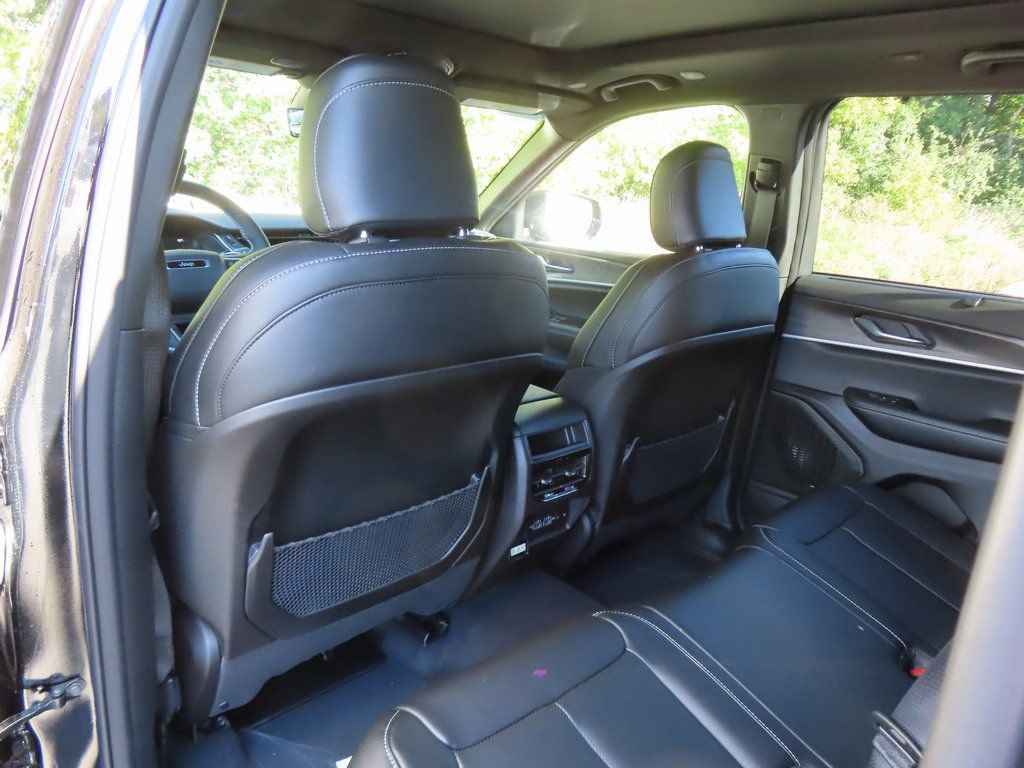 New 2025 Jeep Grand Cherokee Limited w/ Luxury Tech Group II image 23