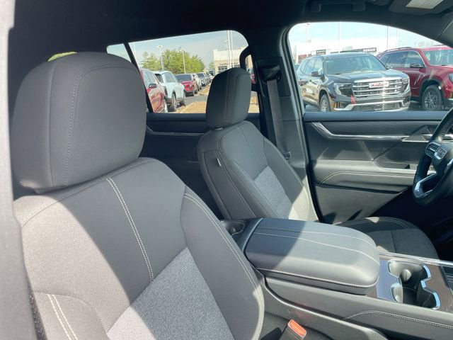 Used 2025 GMC Acadia Elevation image 17