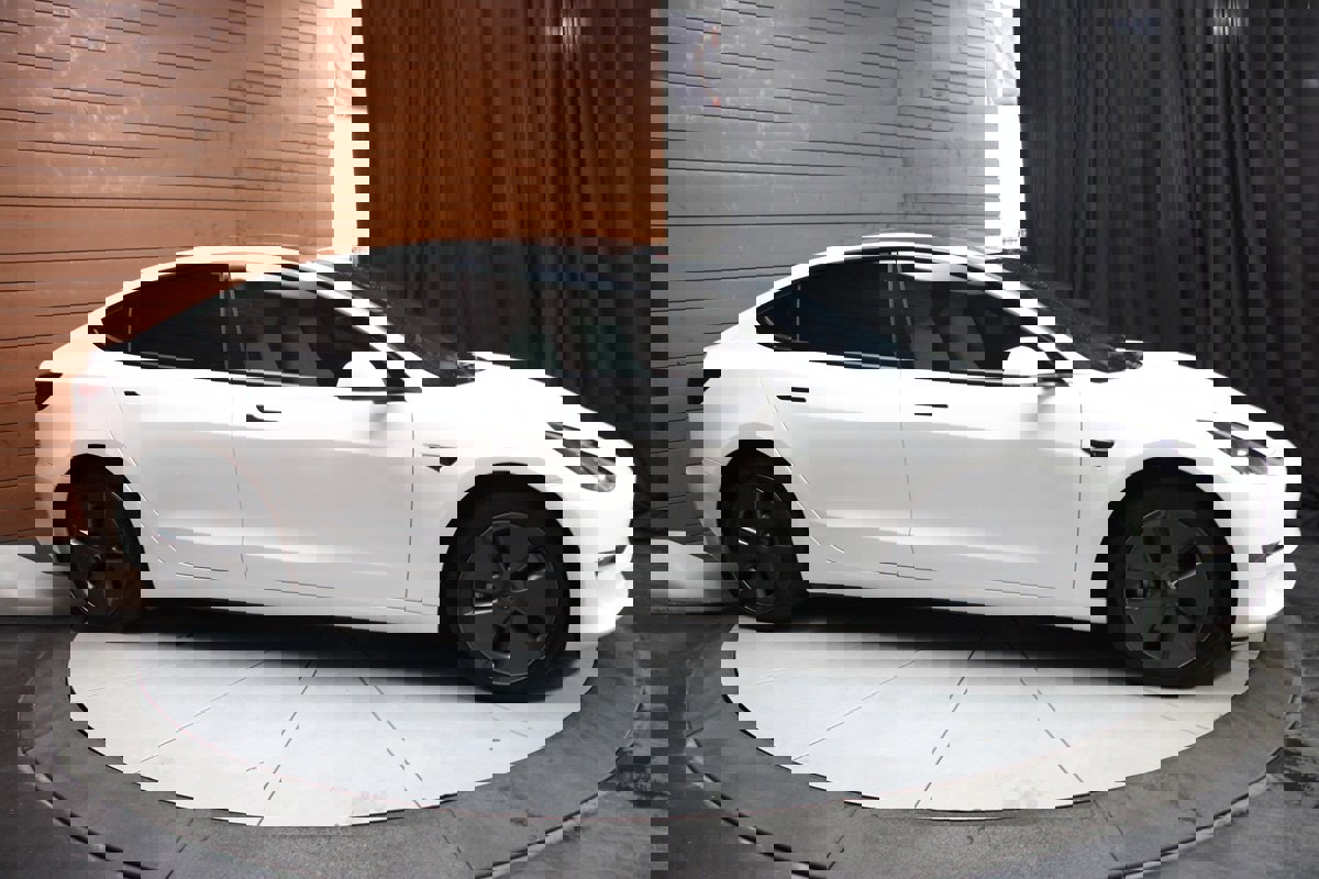 Used 2023 Tesla Model 3 Standard Range image 18