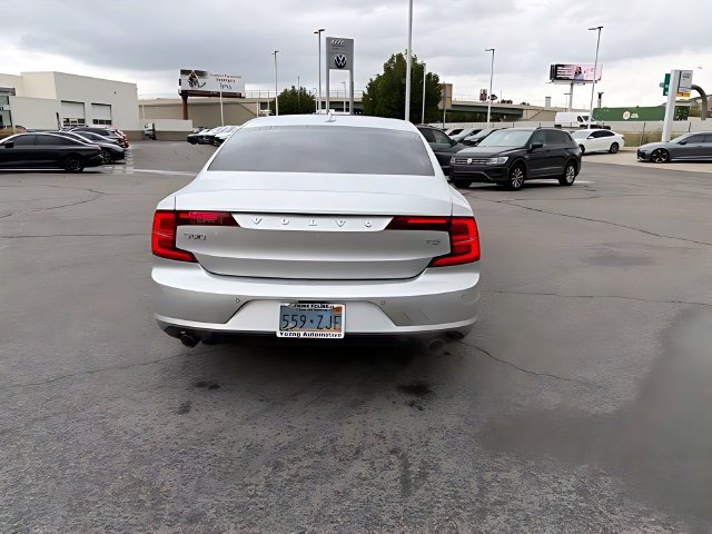 Used 2018 Volvo S90 T5 Momentum w/ Convenience Package FWD image 4