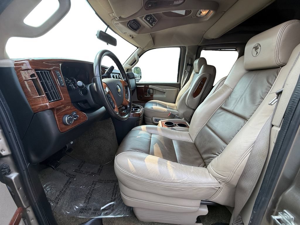 Used 2018 Chevrolet Express 2500 w/ Enhanced Convenience Package RWD image 9