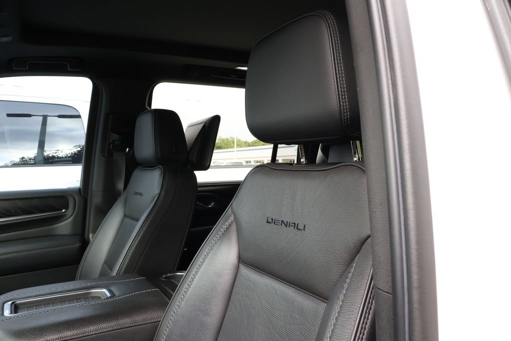 Used 2021 GMC Yukon XL Denali w/ LPO, Illumination Package AWD/4WD image 13