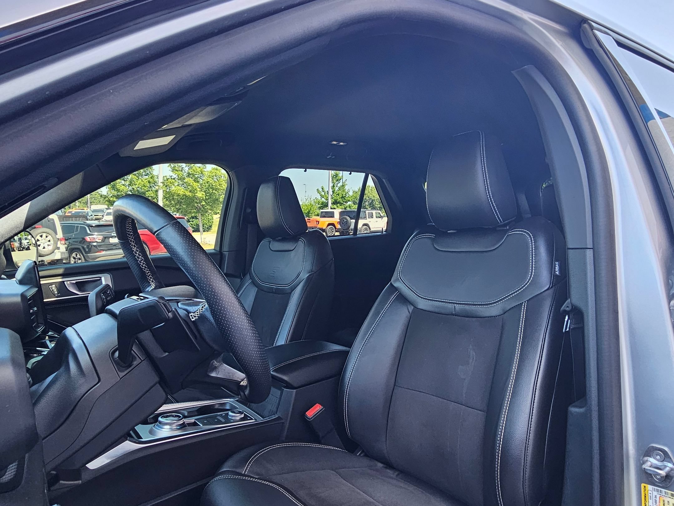 Used 2022 Ford Explorer ST AWD/4WD image 21