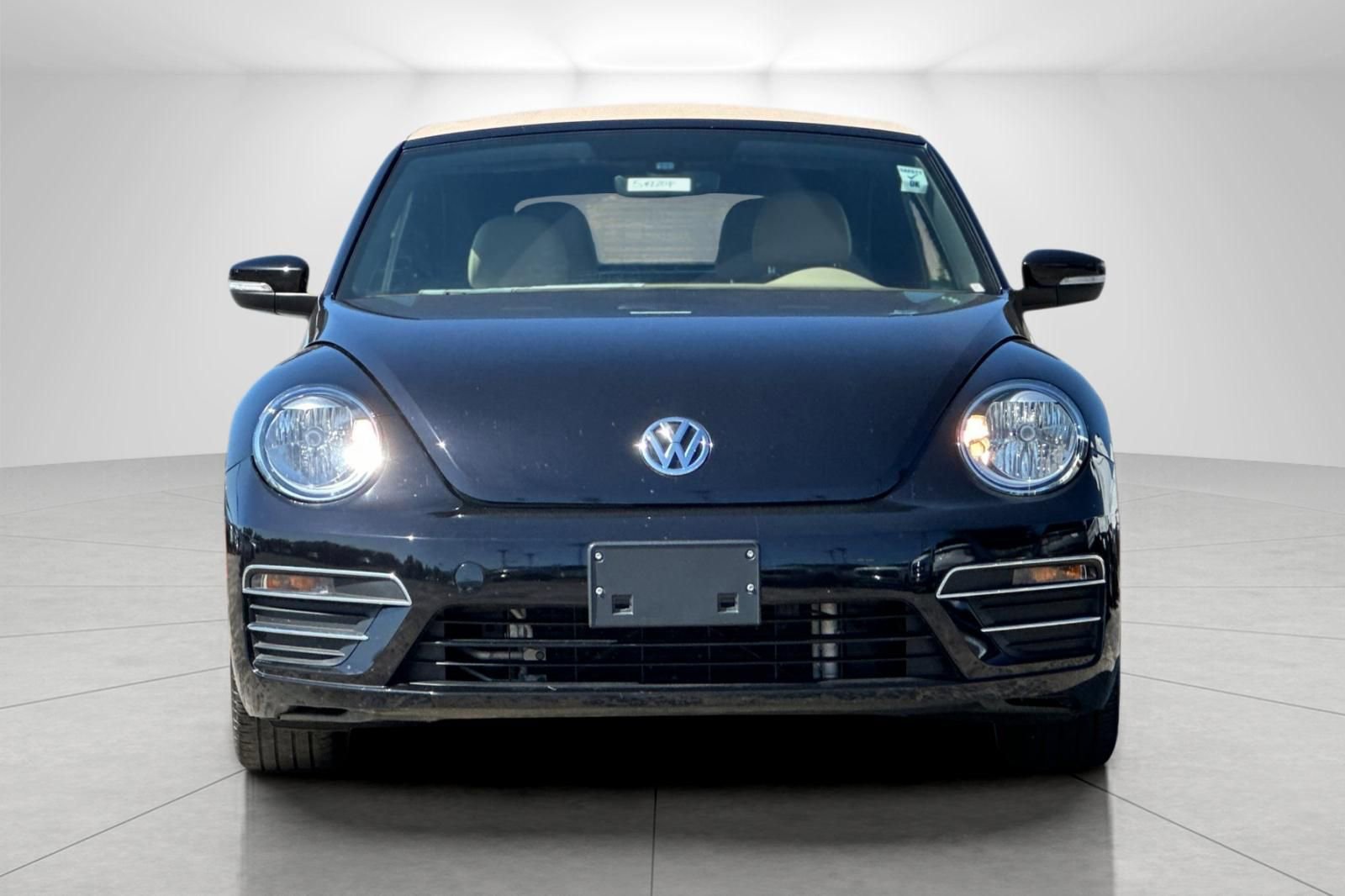 Used 2018 Volkswagen Beetle 2.0T S w/ Style & Comfort Package FWD image 8
