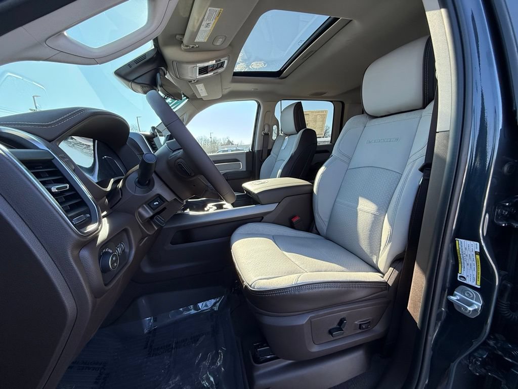 New 2026 RAM 3500 Laramie AWD/4WD image 15
