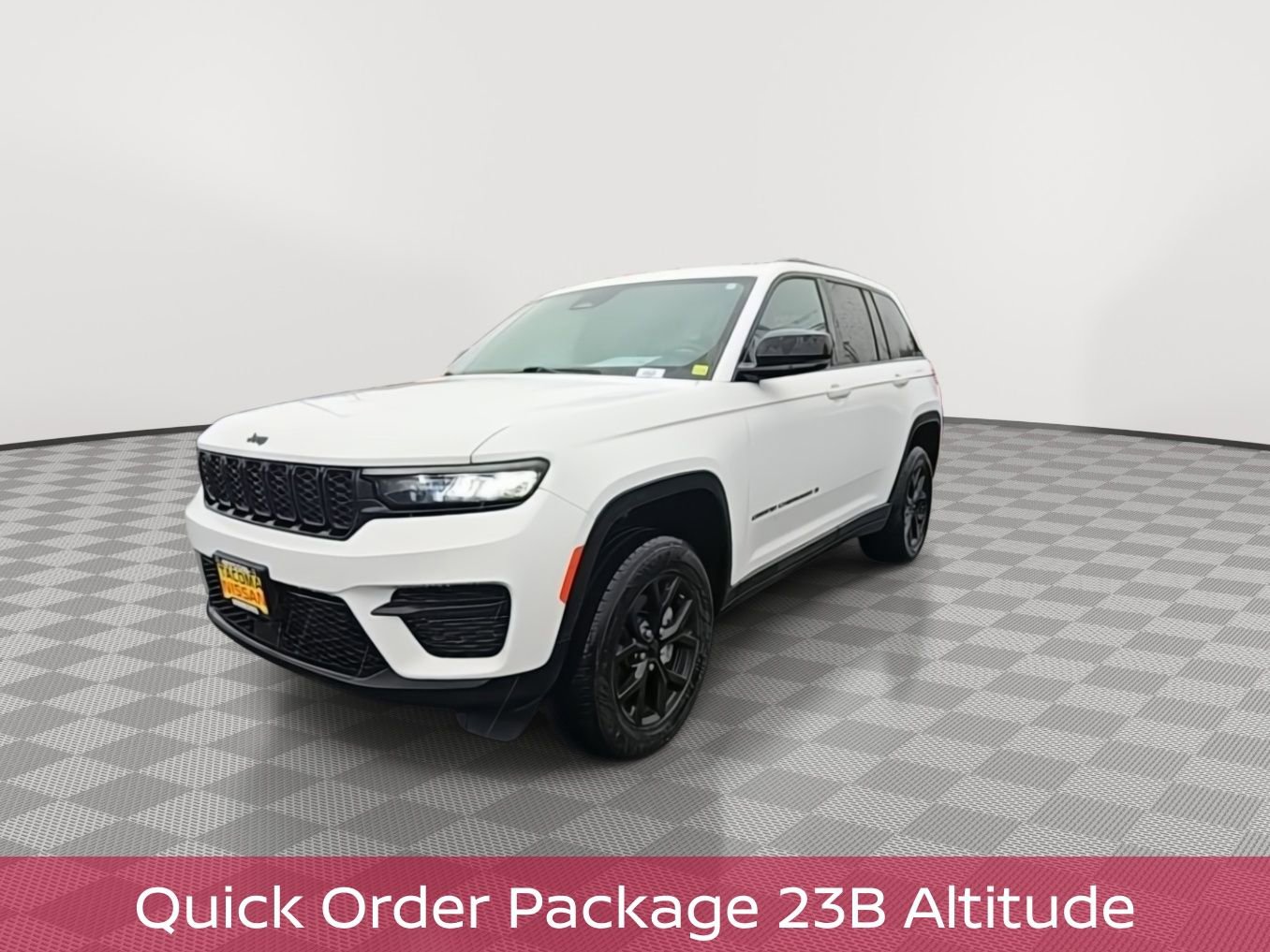 Used 2024 Jeep Grand Cherokee Altitude image 3