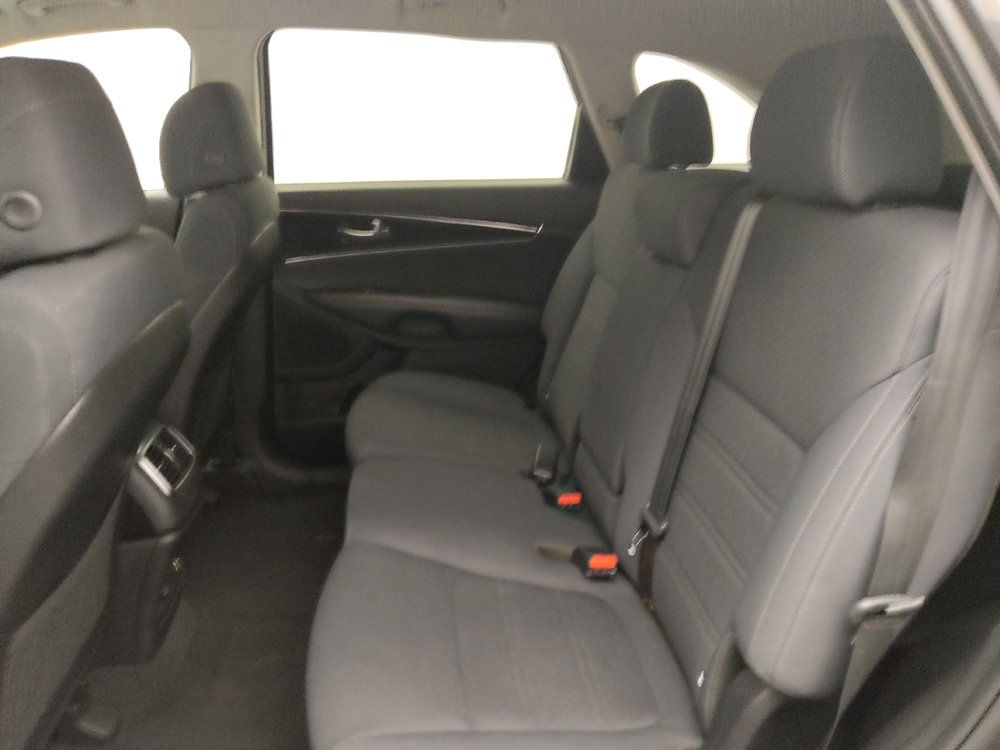 Used 2017 Kia Sorento LX image 18